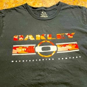 Men’s Oakley T-Shirt Size Large